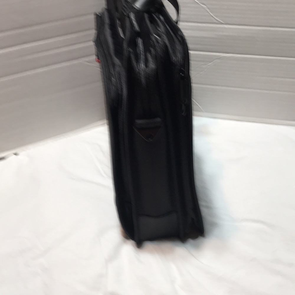 New! Lenovo Thinkpad Basic Case - image 4